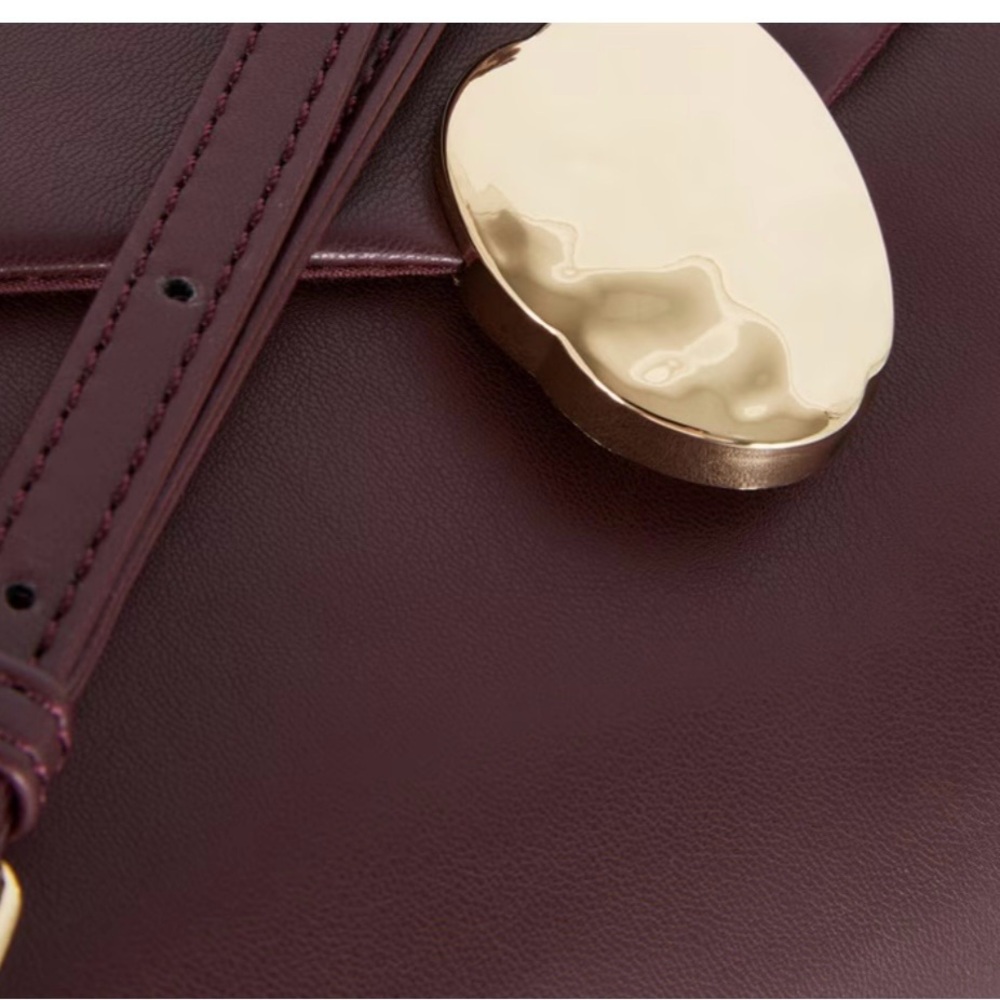 Elegant Burgundy Clutch with Gold Accent - Picture 4 of 5